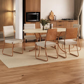 Conjunto de jantar Fenix com mesa retangular off white e 6 cadeiras estofadas, ambientado com tapete e vaso de planta sobre a mesa